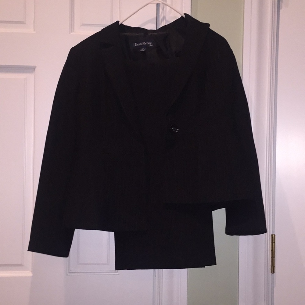 Woman PETITE 6S suite black with detail